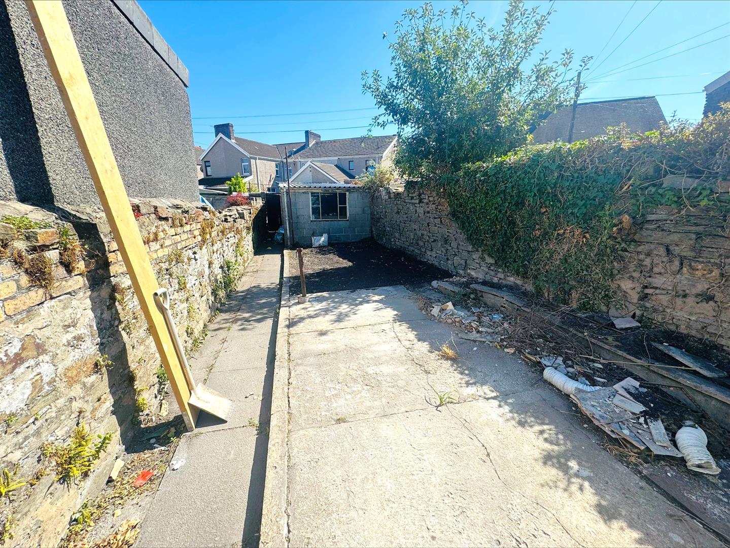 Pembrey Road, Llanelli, SA15 3BL